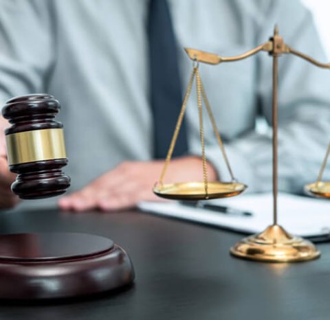 إعداد تقرير استشاري - خبرة قضائية نقل وشحن بحري التحكيم البحري الاستشاري للخدمات والحوادث البحرية الكابتن سعيد محمد الفلاسي استشاري معتمد من وزارة العدل الإمارتية، إعداد التقارير الاستشارية البحرية الخاصة بالنقل والشحن البحري، لتقديمها في النزاعات الخاصة في المحاكم ومراكز التحكيم.