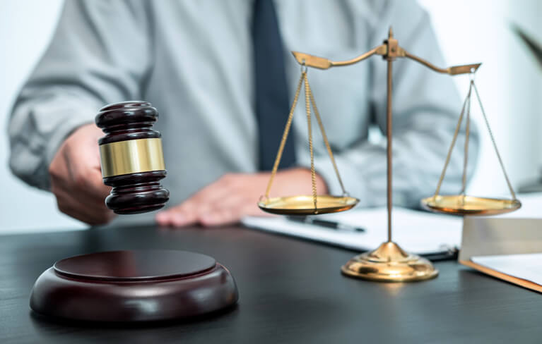إعداد تقرير استشاري - خبرة قضائية نقل وشحن بحري التحكيم البحري الاستشاري للخدمات والحوادث البحرية الكابتن سعيد محمد الفلاسي استشاري معتمد من وزارة العدل الإمارتية، إعداد التقارير الاستشارية البحرية الخاصة بالنقل والشحن البحري، لتقديمها في النزاعات الخاصة في المحاكم ومراكز التحكيم.